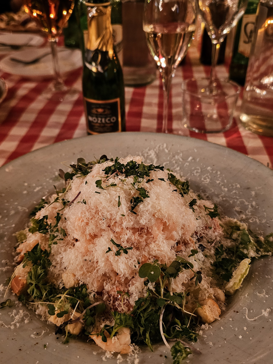 Caesarsallad med räkor på Westerqwarn
