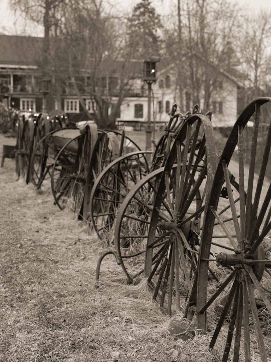 Gamla vagnshjul vid Westerqwarn