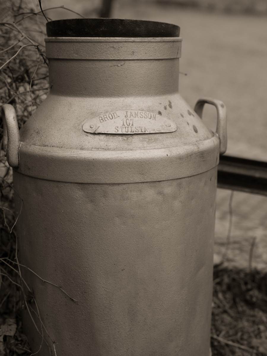 Gammal mjölkkanna som dekoration på Westerqwarn