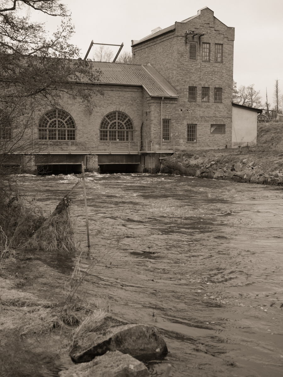 Westerqwarn vid Strömholms kanal med gammal byggnad