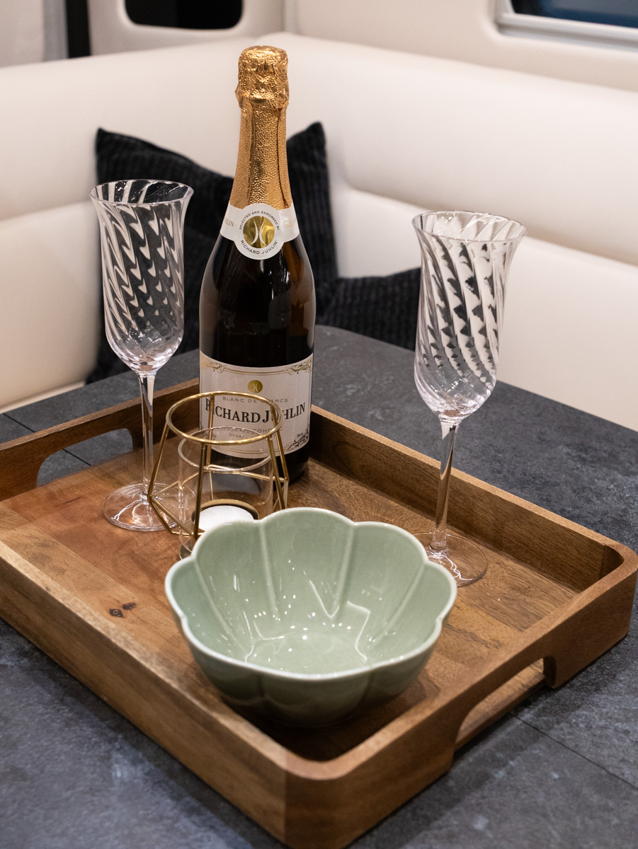 Interiör från husbilsmässan i Älvsjö